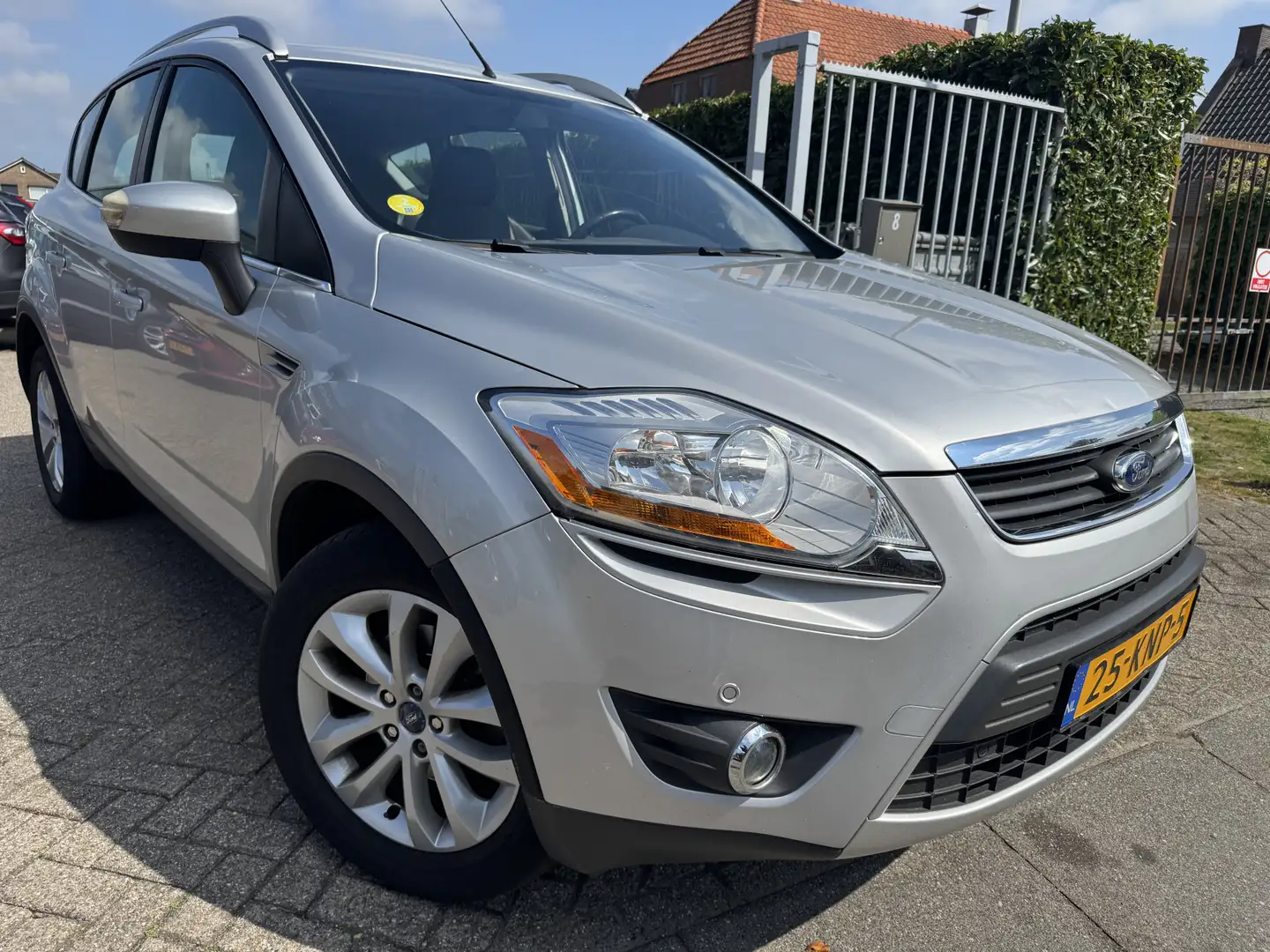 Ford Kuga 2.0 TDCi Trend FWD Grijs - 1