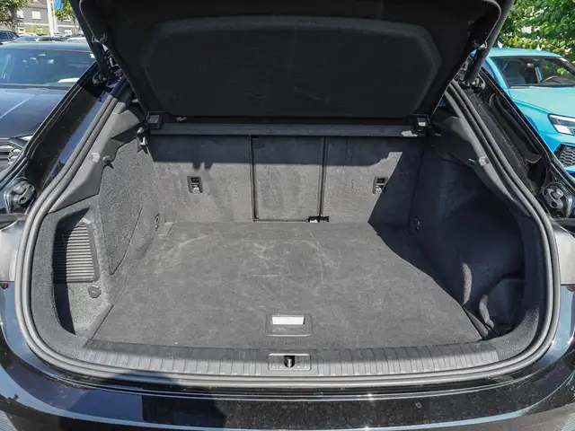 Audi Q3 view 17