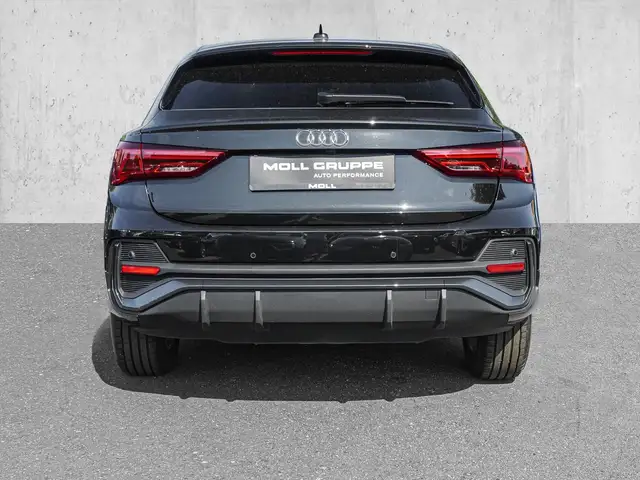 Audi Q3 view 6