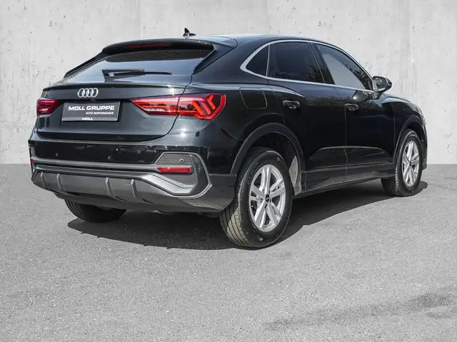 Audi Q3 view 4