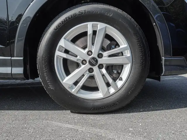 Audi Q3 view 7