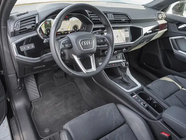 Audi Q3 view 9