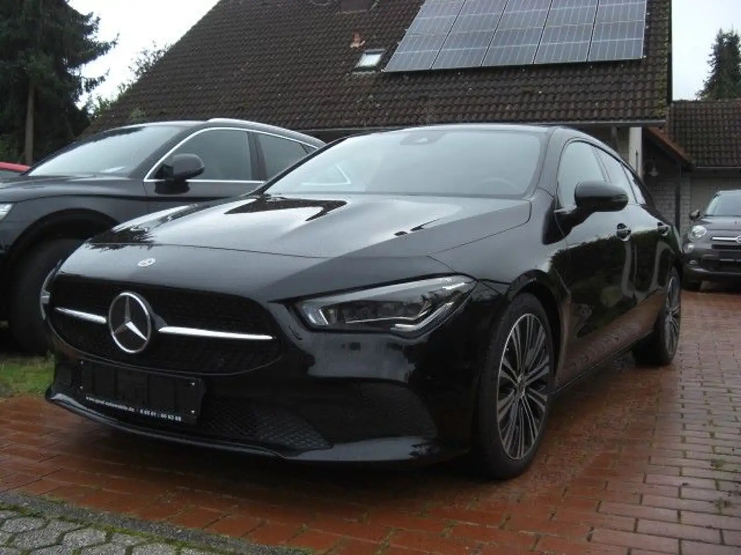 Mercedes-Benz CLA 200 Vollleder, Navi, PDC v u Schwarz - 1