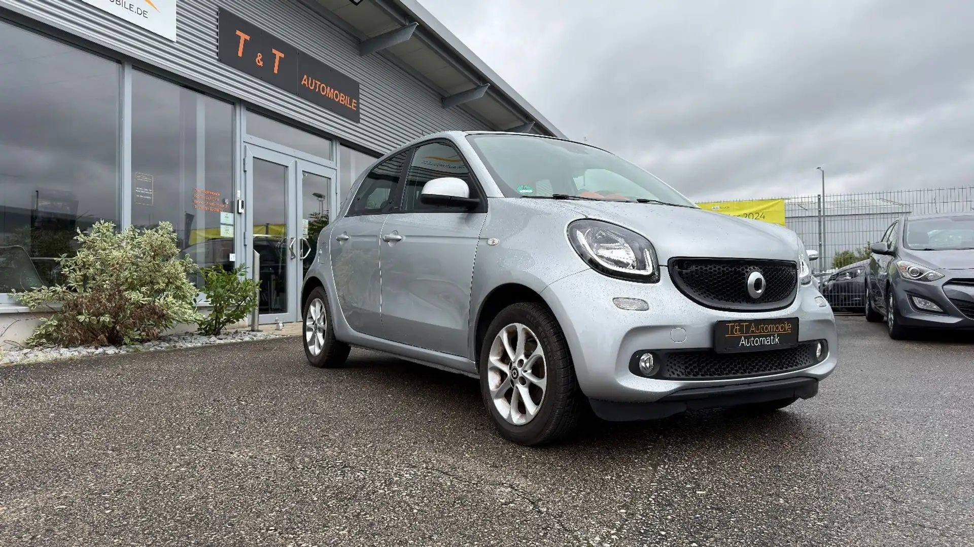 smart forFour Passion *Automatik*Pano*SH*ALU*PDC TÜV Silber - 1