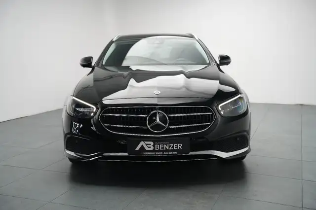 Mercedes-Benz 300 view 3