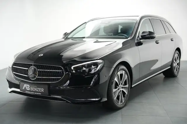 Mercedes-Benz 300 view 4