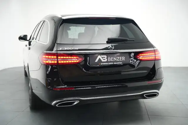 Mercedes-Benz 300 view 8