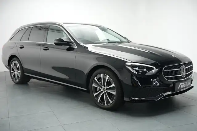 Mercedes-Benz 300 view 5