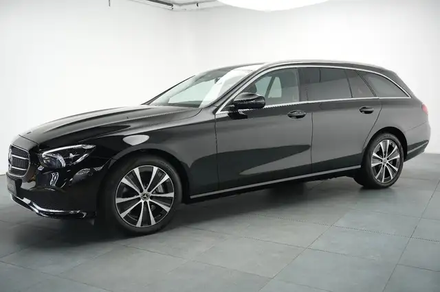 Mercedes-Benz 300 view 6