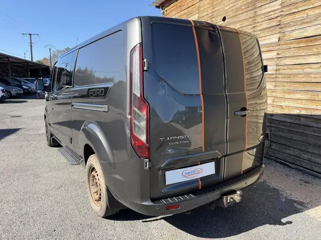 Ford Transit view 3
