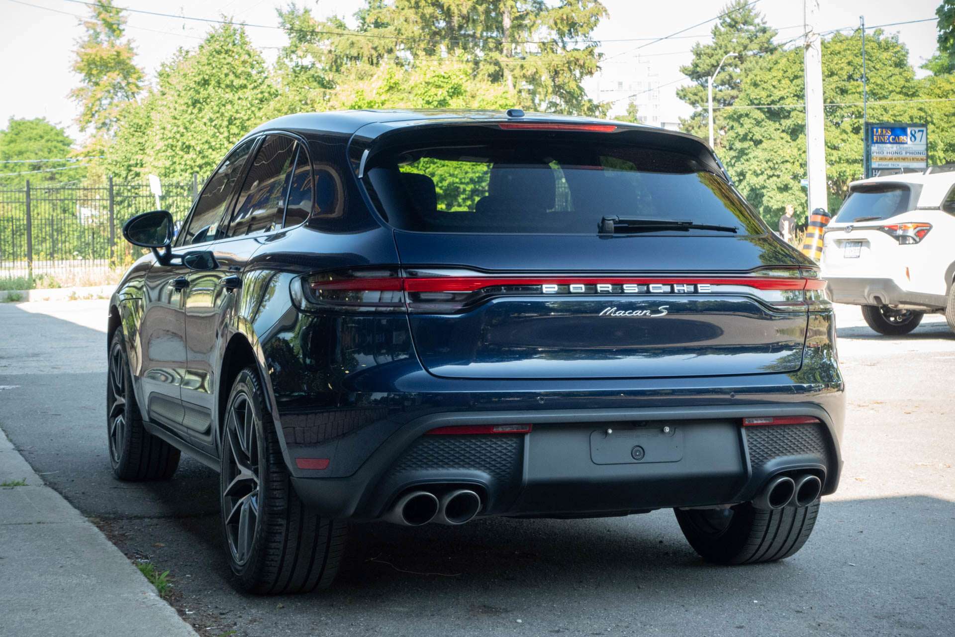 2022 Porsche Macan S | CarFax Clean alt 4