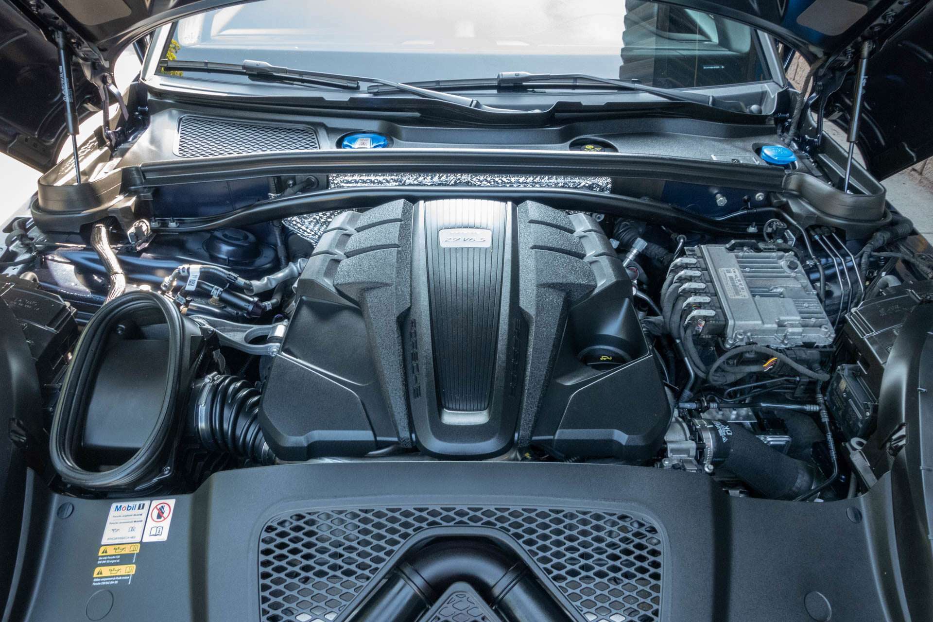 2022 Porsche Macan S | CarFax Clean thumb 45