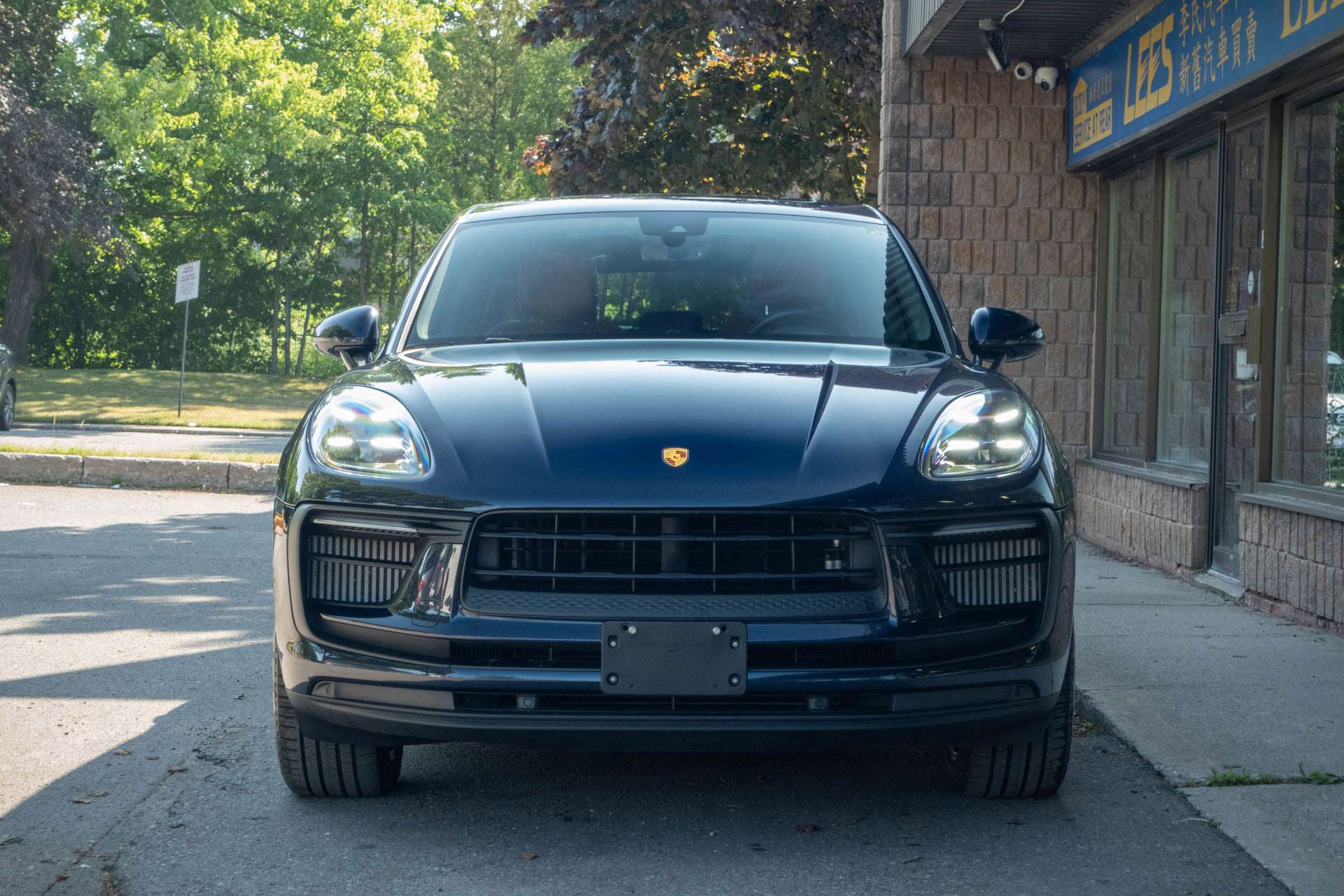 2022 Porsche Macan S | CarFax Clean alt 2