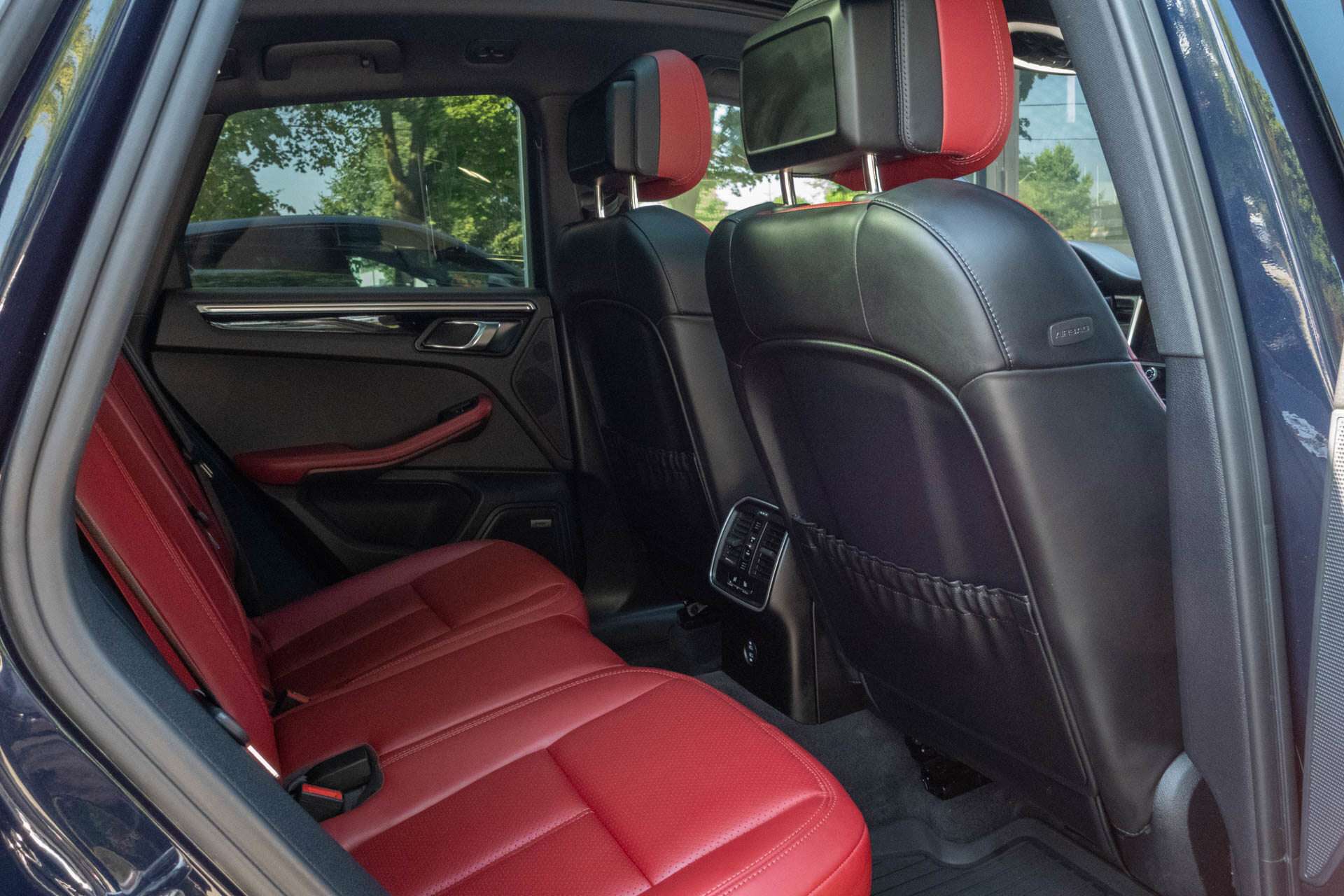 2022 Porsche Macan S | CarFax Clean thumb 41