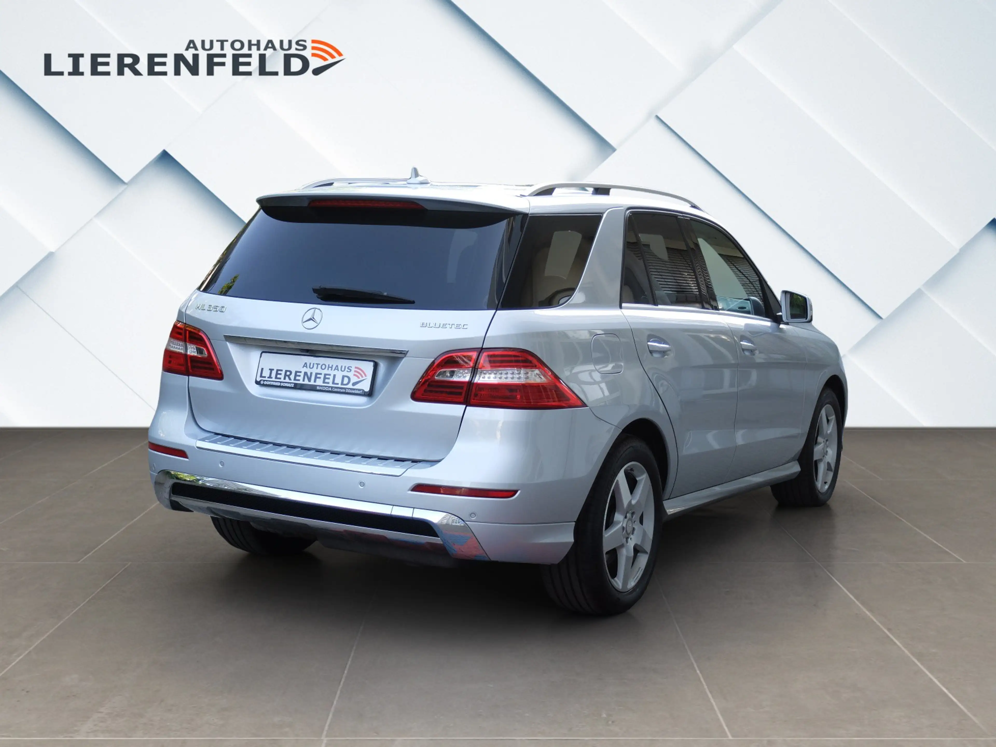 Mercedes-Benz ML 350 CDI AMG Line 1.Hand wie neu — photo 3