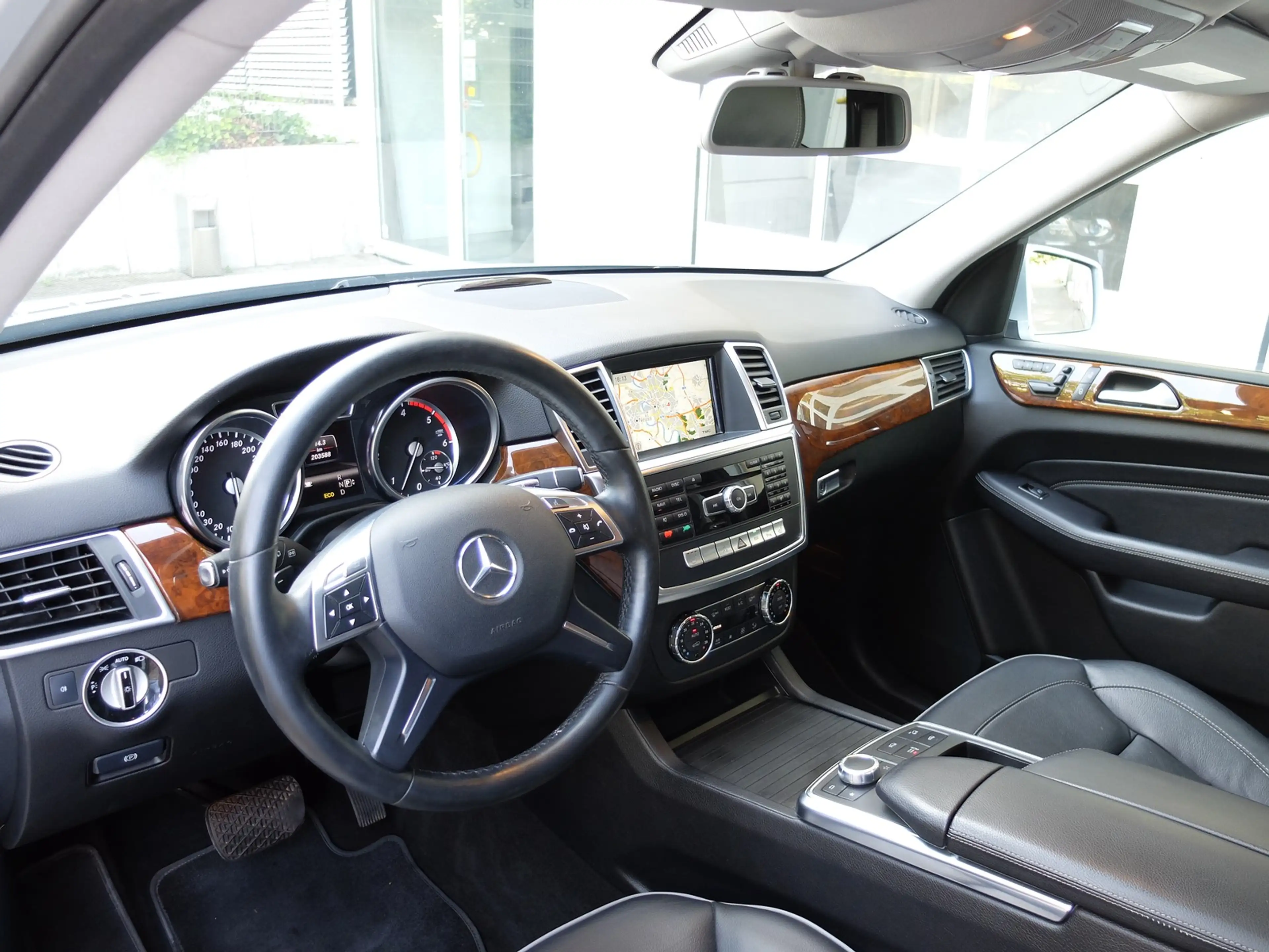 Mercedes-Benz ML 350 CDI AMG Line 1.Hand wie neu — photo 11