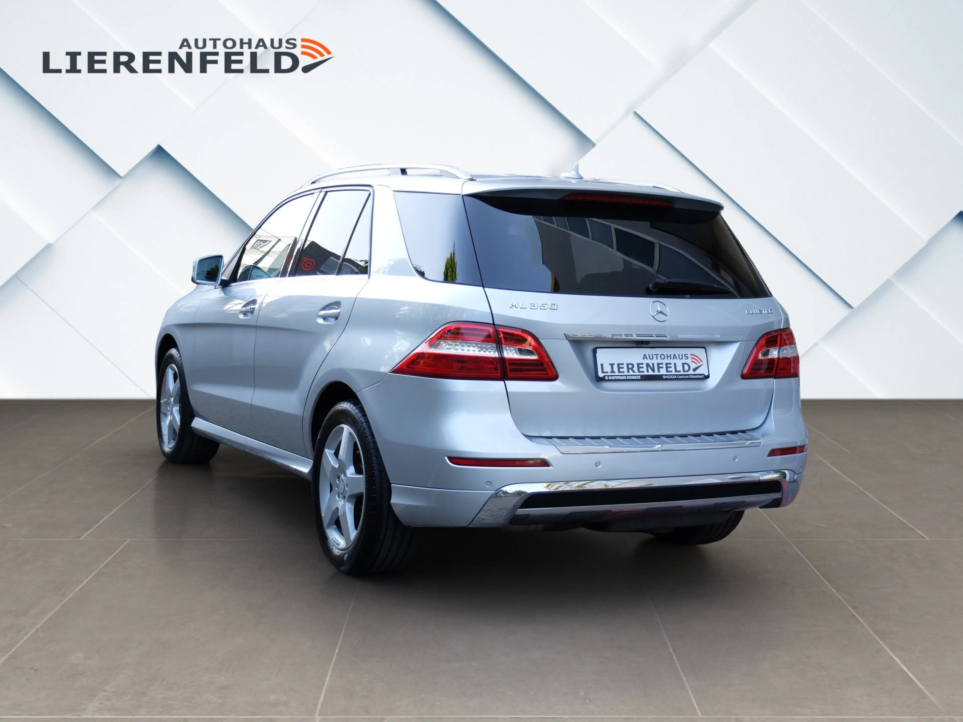 Mercedes-Benz ML 350 CDI AMG Line 1.Hand wie neu — photo 2