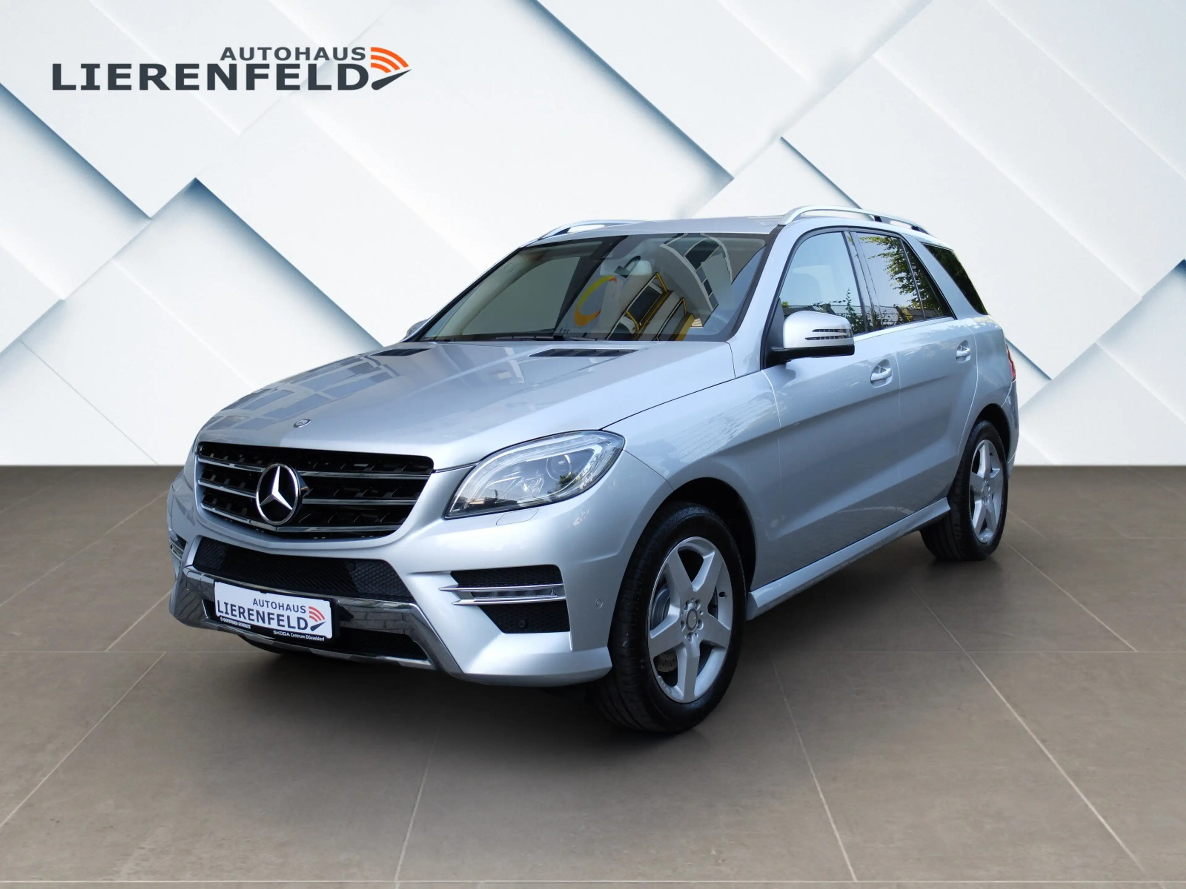 Mercedes-Benz ML 350 CDI AMG Line 1.Hand wie neu