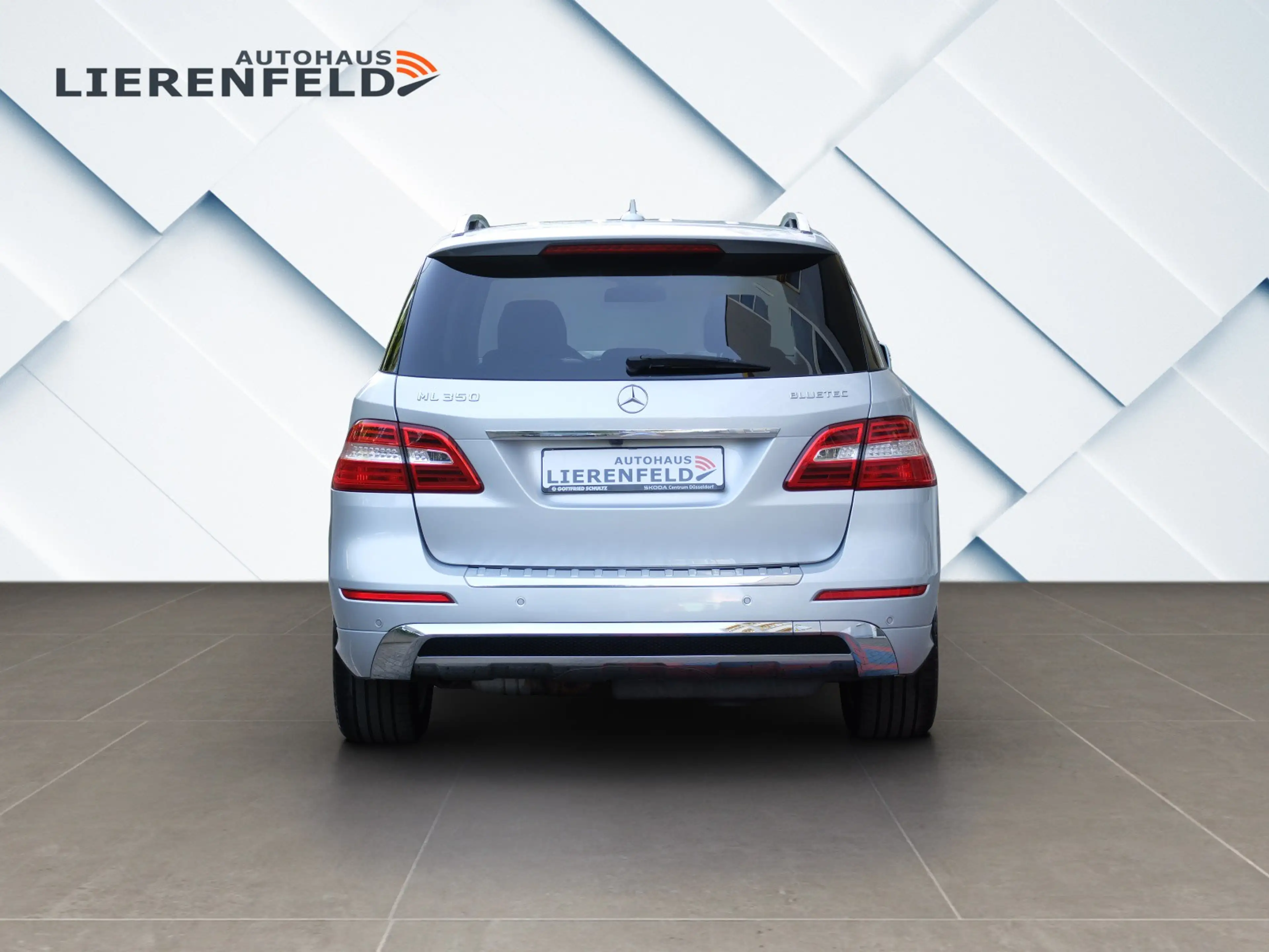 Mercedes-Benz ML 350 CDI AMG Line 1.Hand wie neu — photo 7