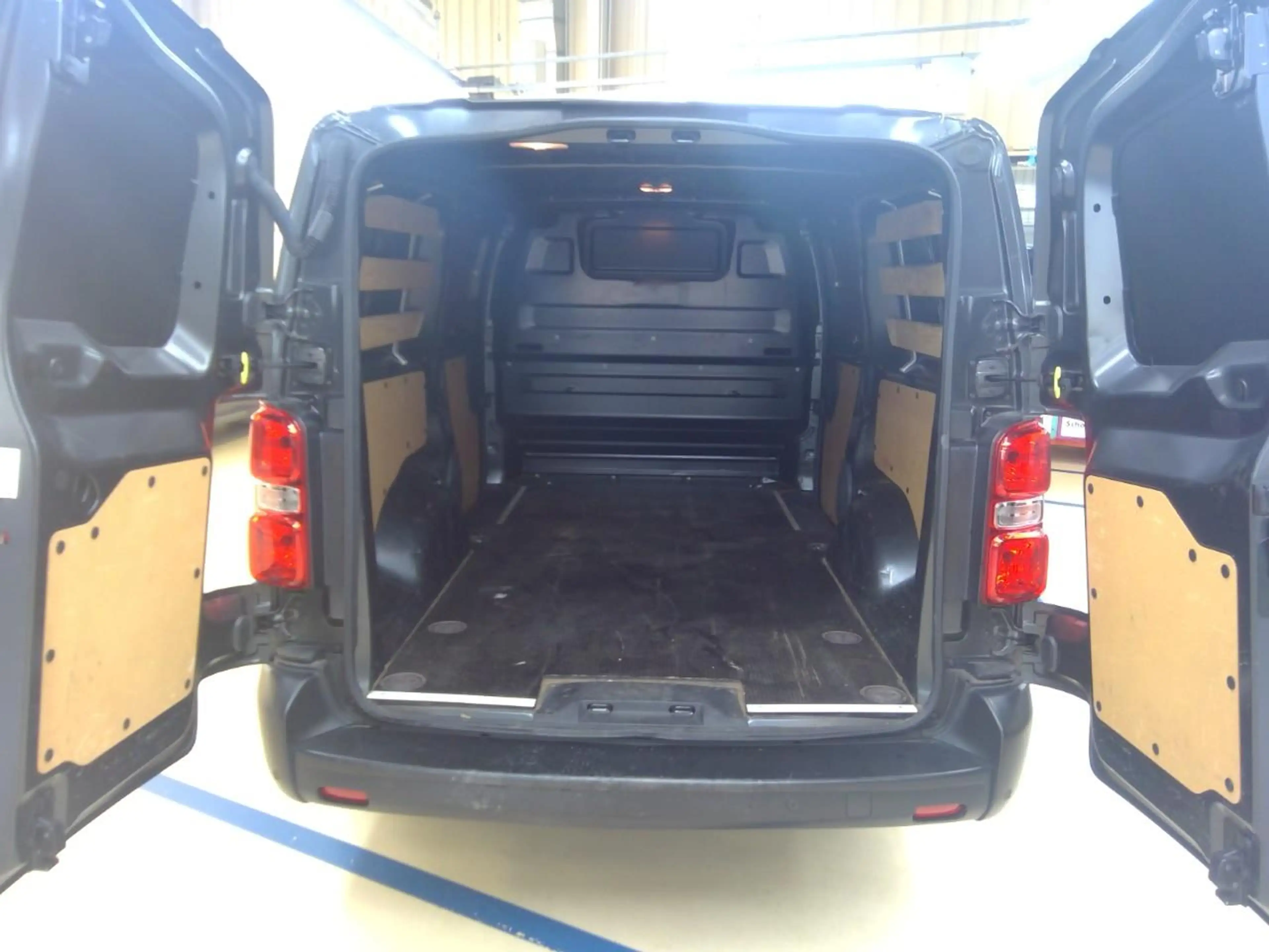 Peugeot Expert 2.0 BlueHDI 145pk EAT8 S&S L3 Long | Automaat | Na — photo 9