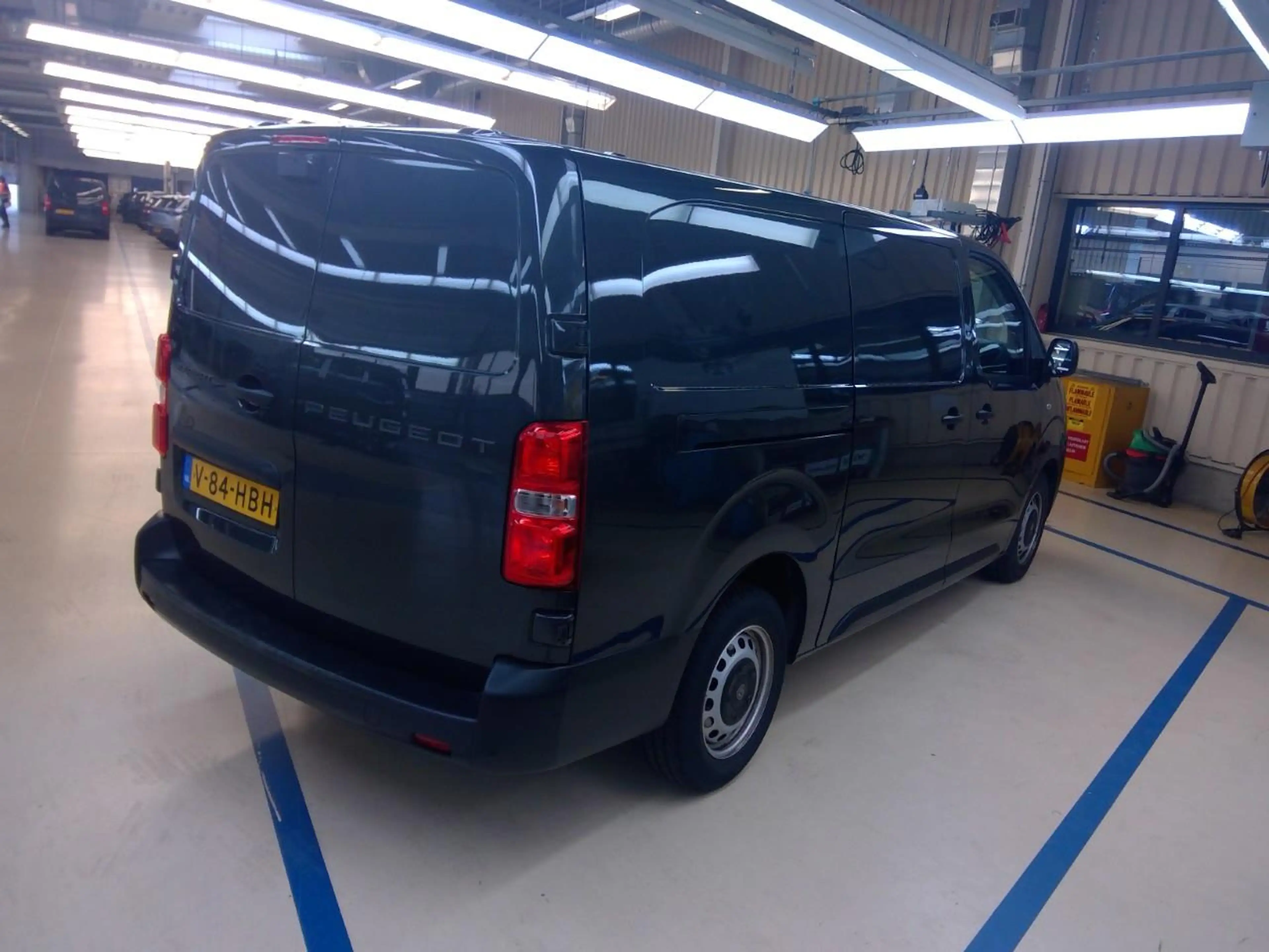 Peugeot Expert 2.0 BlueHDI 145pk EAT8 S&S L3 Long | Automaat | Na — photo 4