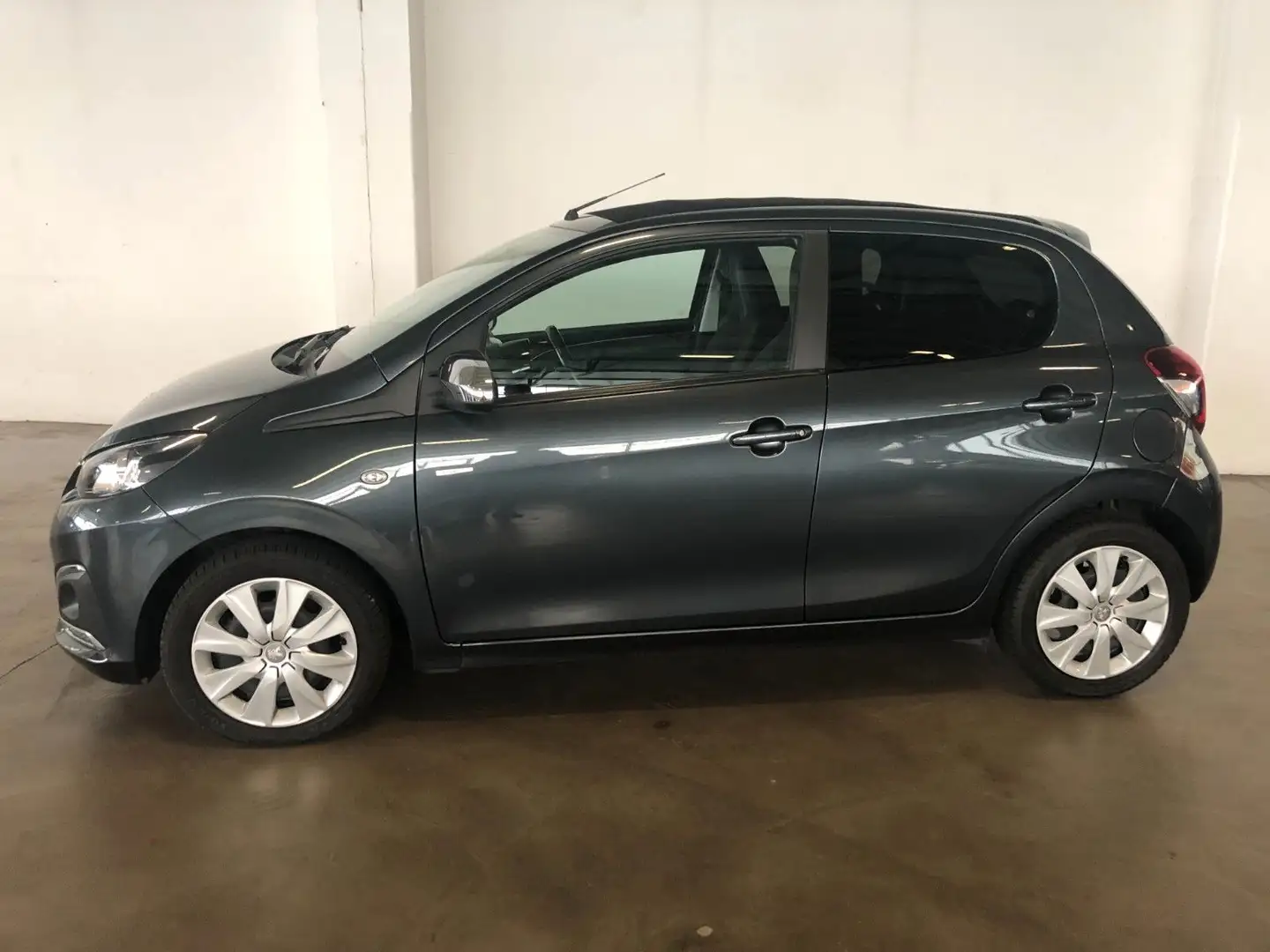 Peugeot 108 1.0 TOP Style "Schiebedach" Grau - 2