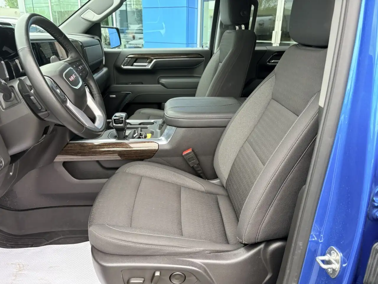 GMC Sierra 1500 снимка GMC Sierra 1500