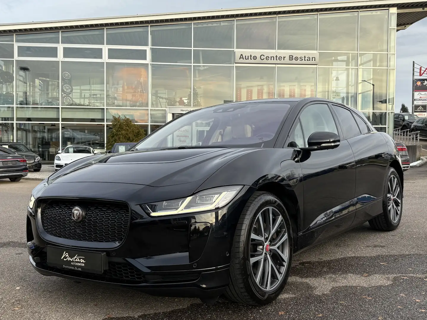 Jaguar I-Pace 400 HSE/HEADUP/NAVI/360/PANO/MEMORY/LUFT Schwarz - 2