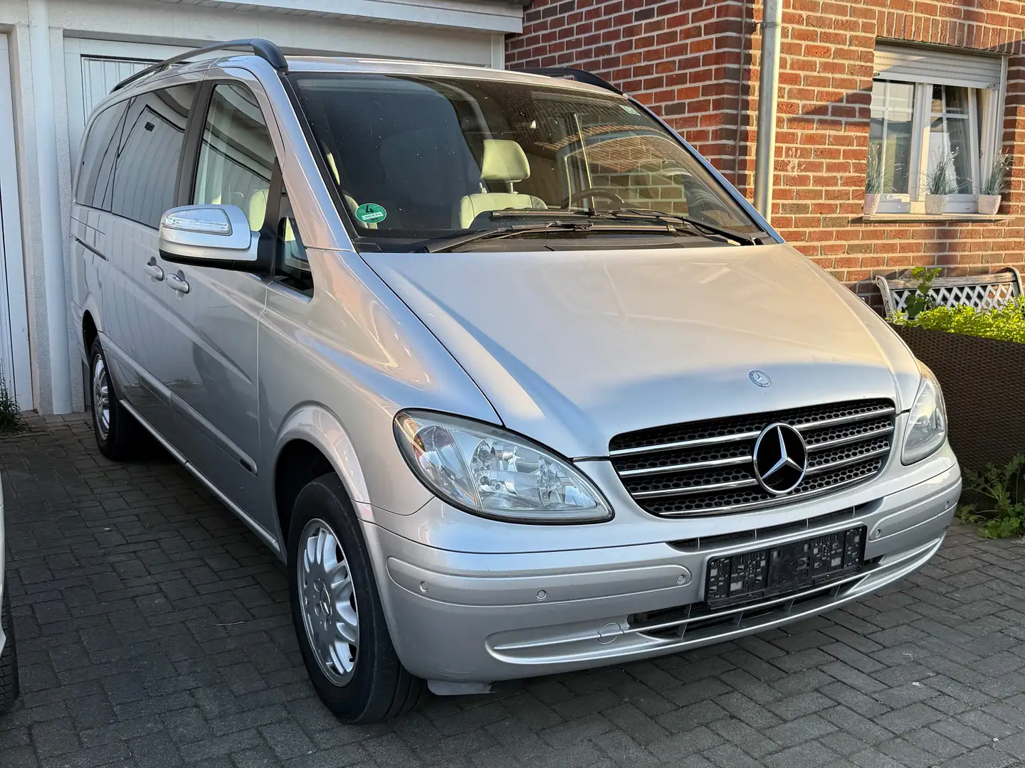 Mercedes-Benz Viano 2.2 CDI extralang Automatik 4Matic Ambiente Edit D Stříbrná - 1