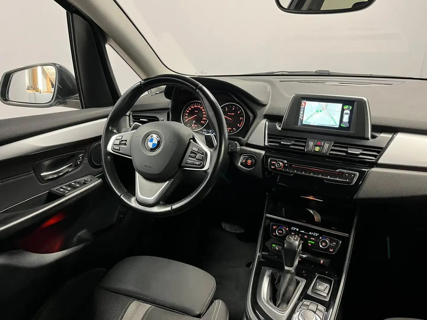 BMW 220 xd Aut. Aktive Tourer ***LED | AHK-abnehmbar | xD Schwarz - 2