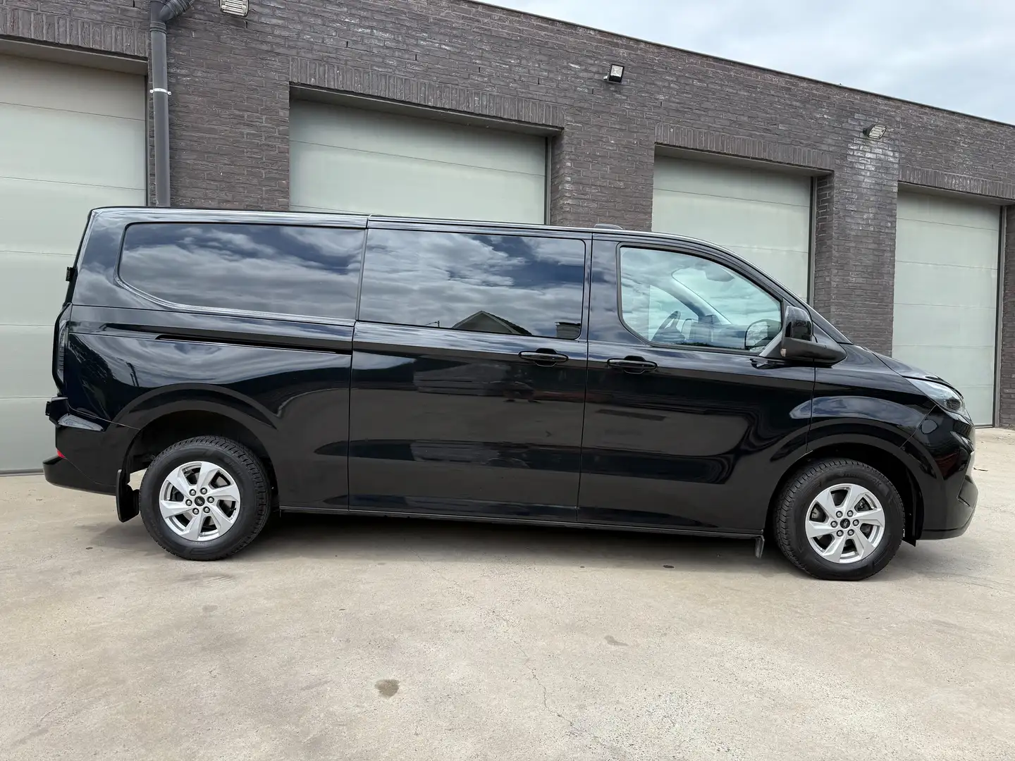 Ford Transit Custom Transit Custom - L2H2 - Trend- DUBBLE CABINE - Zwart - 2