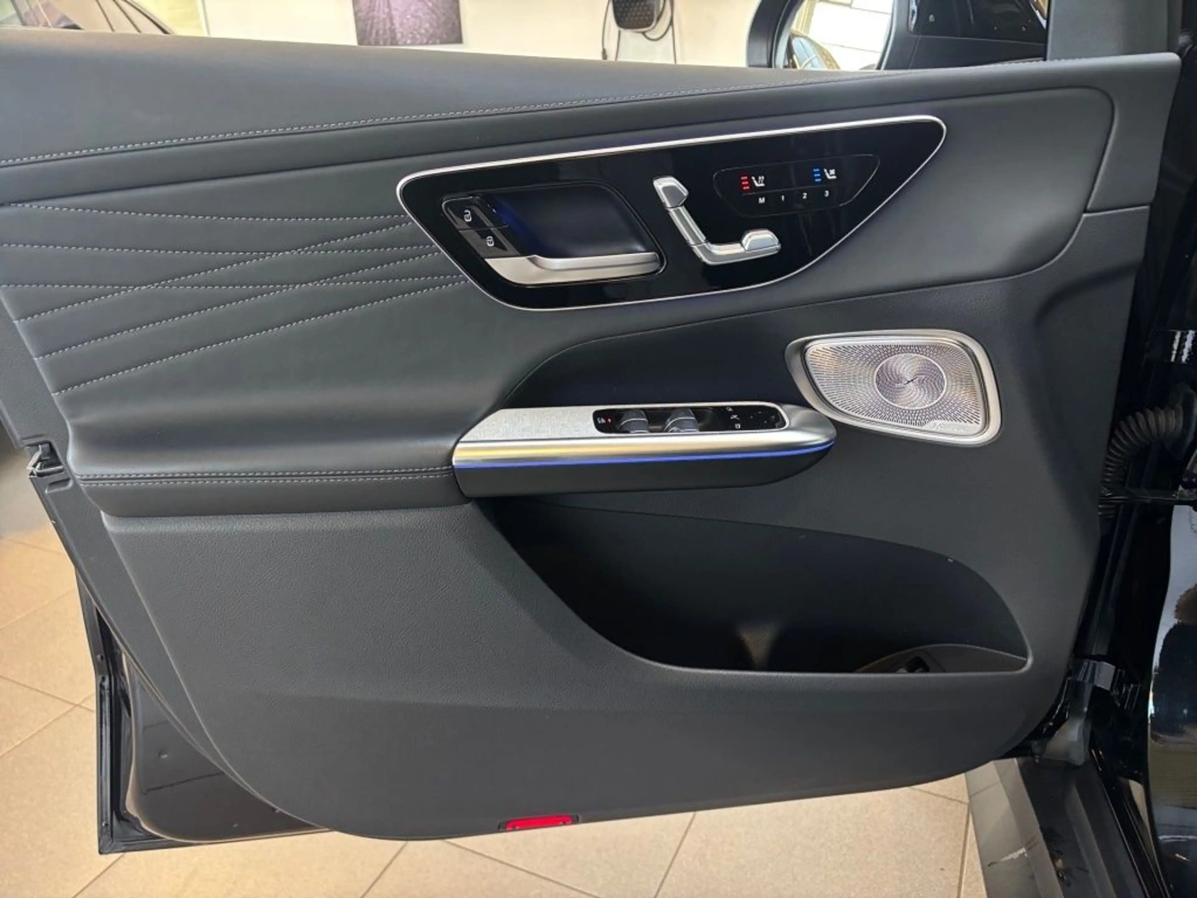Mercedes-Benz GLC 400 e 4M AMG+LEDER+AHK+PANO+BURMESTER+KEYLES — photo 6