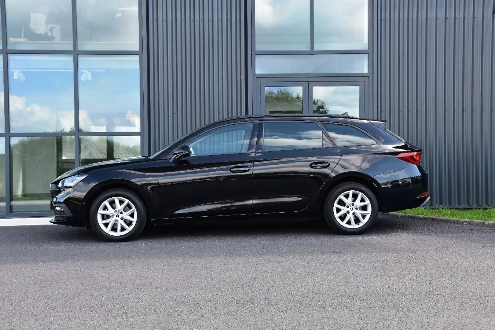 SEAT Leon IV SPORT TOURER 1.5 TSI 130 STYLE BVM6 Schwarz - 2