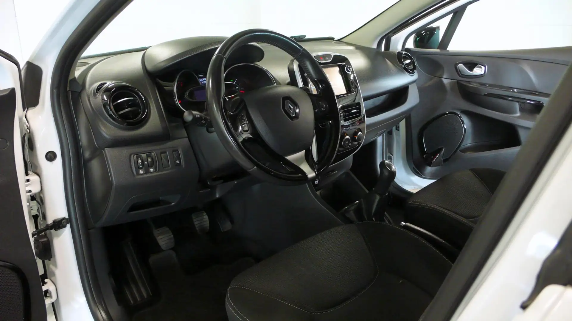 Renault Clio Estate 0.9 TCe Expression Wit - 2
