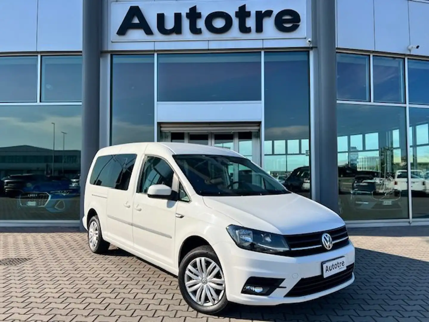 Volkswagen Caddy 2.0 TDI 102 CV DSG Comfortline Maxi 7 posti Bianco - 1