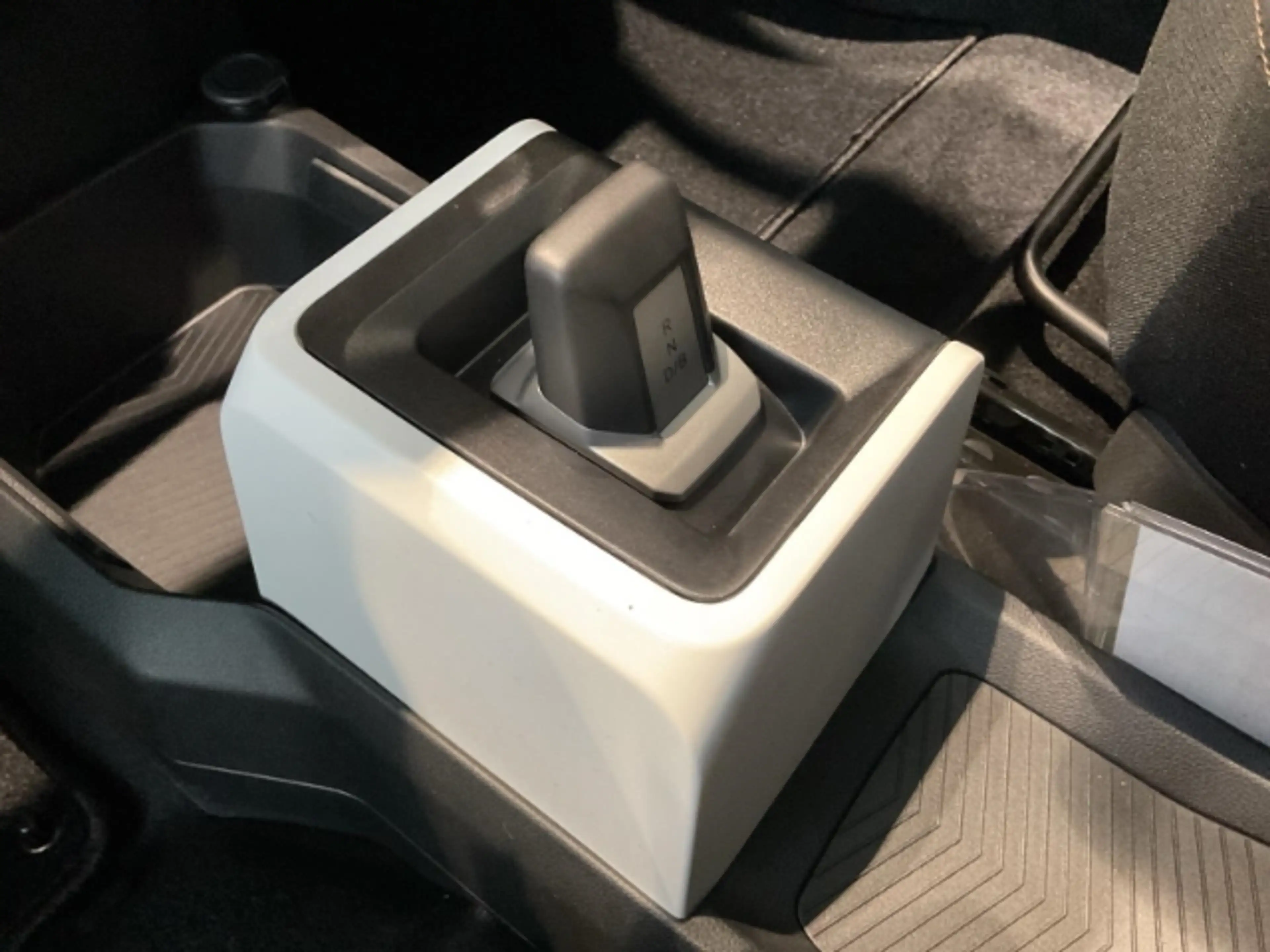 Dacia Spring Extreme Electric 100 MEDIA-NAVI EINPARKHILFE VORNE — photo 18