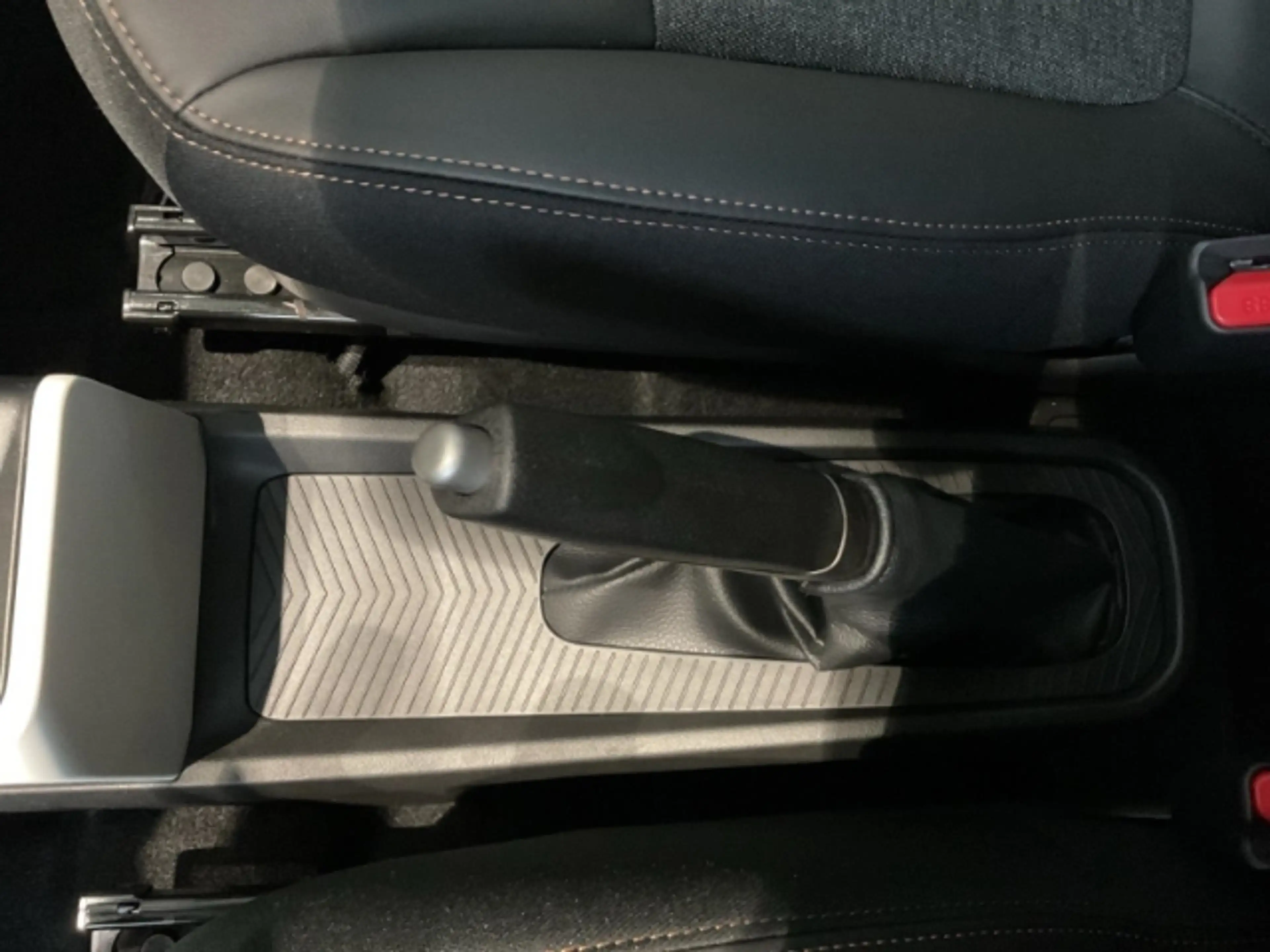 Dacia Spring Extreme Electric 100 MEDIA-NAVI EINPARKHILFE VORNE — photo 19