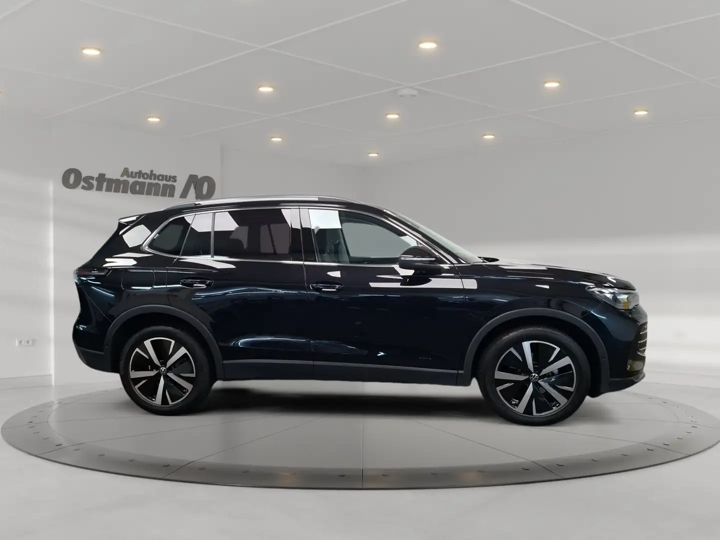 Volkswagen Tiguan 1.5 eTSI Elegance AHK Matrix 360° Navi Schwarz - 2