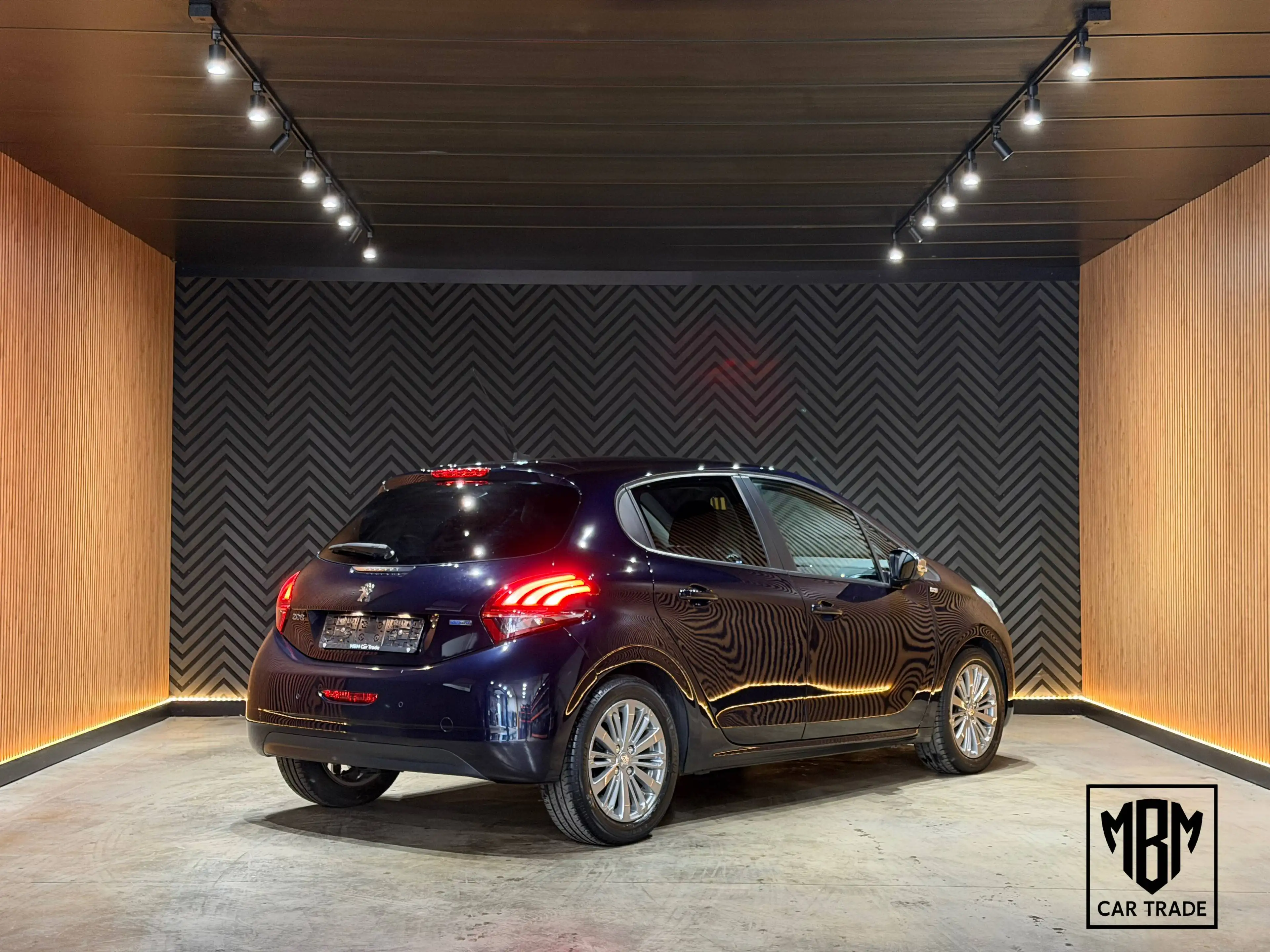 Peugeot 208 ✅1.2i 12 Maanden GARANTIE Airco Navi Parkeersensoren — photo 4