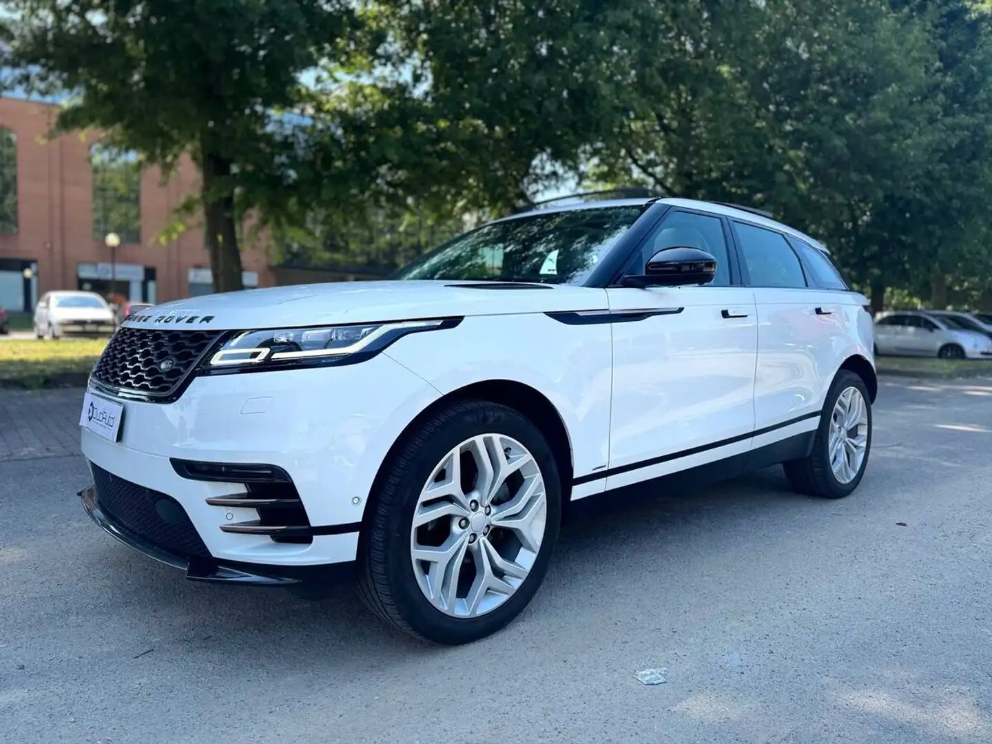 Land Rover Range Rover Velar 2.0d i4 R-Dynamic HSE 240cv auto my19 Bianco - 1