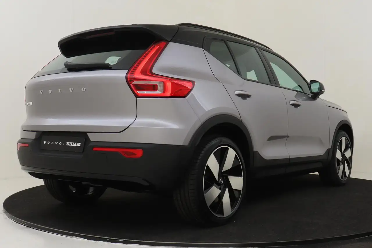Volvo EX40 2026