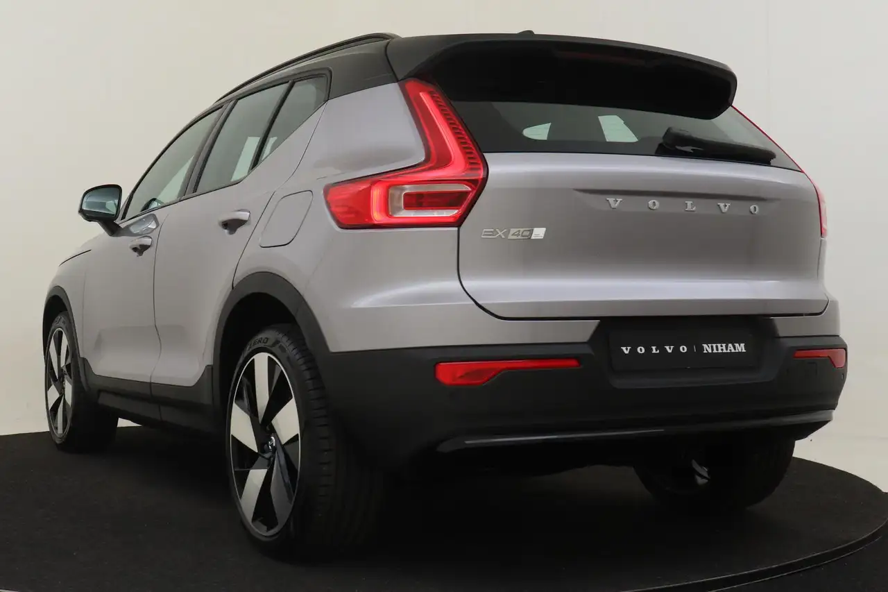 Volvo EX40 2026