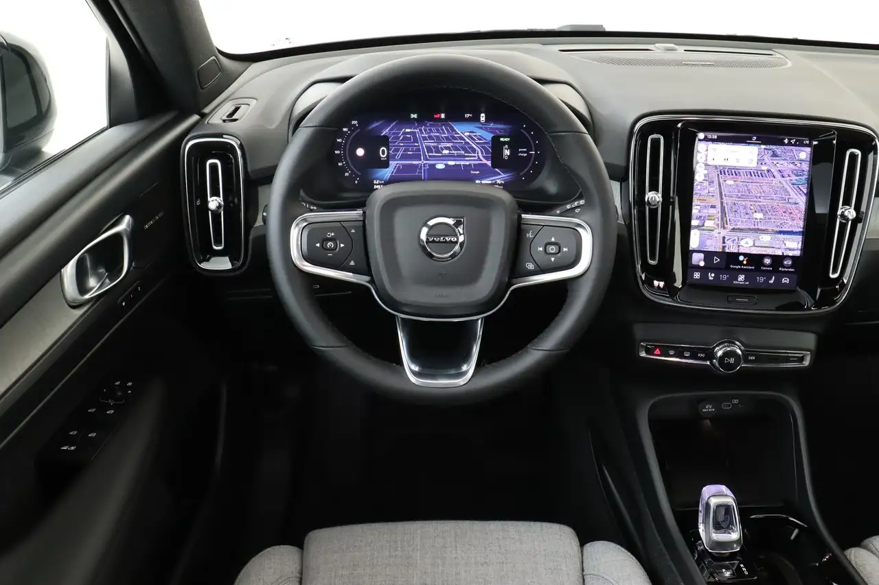Volvo EX40 2026