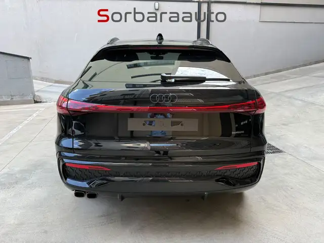 Audi Q5 view 4