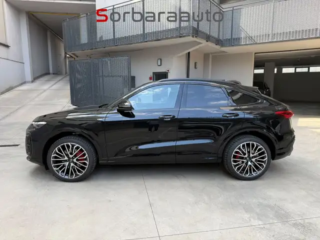 Audi Q5 view 2