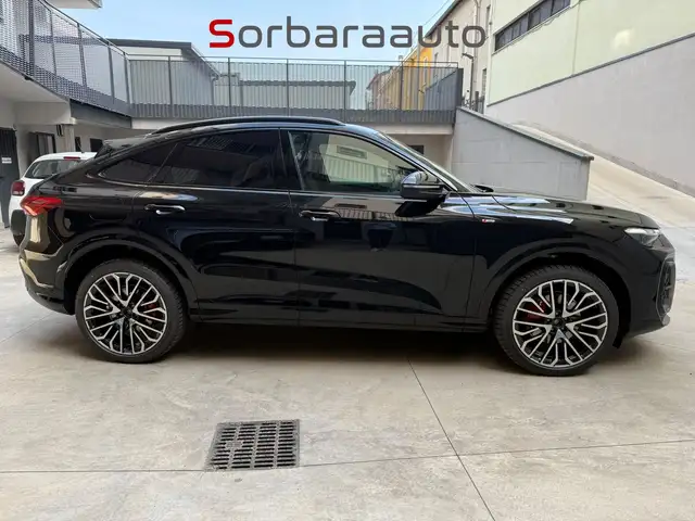 Audi Q5 view 6