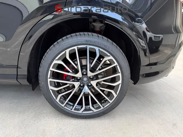 Audi Q5 view 12