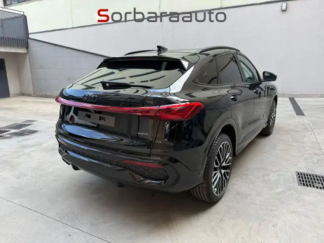 Audi Q5 view 5