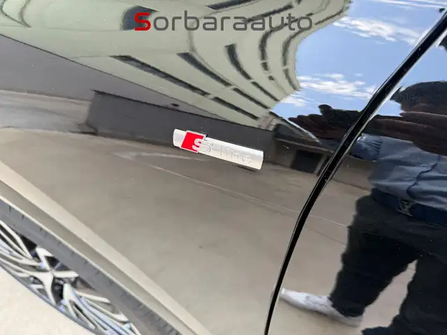 Audi Q5 view 10