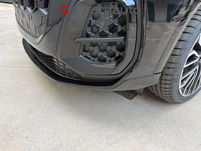 Audi Q5 view 9